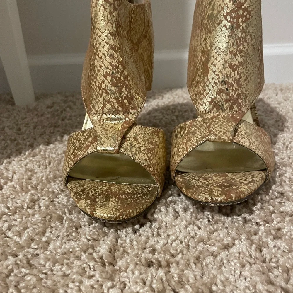 Soul Society Gold Metallic Snake Skin Heels Size 7.5 - Picture 9 of 11